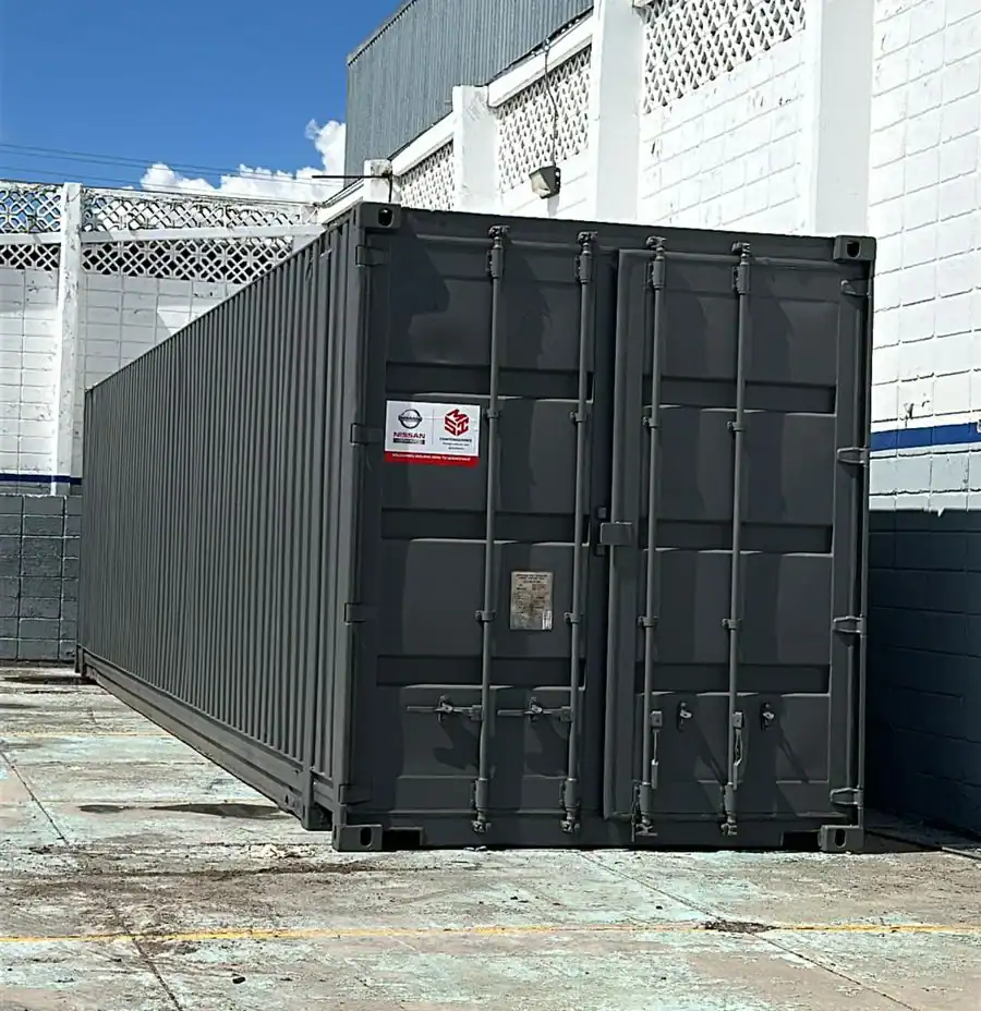 Bodega móvil construida con contenedor marítimo